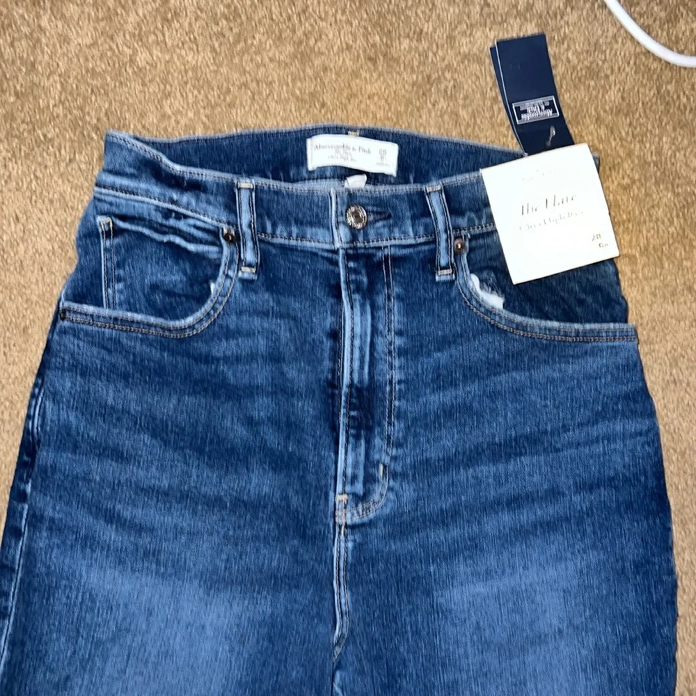 Women’s Abercrombie & Fitch Jeans - Picture 2 of 4